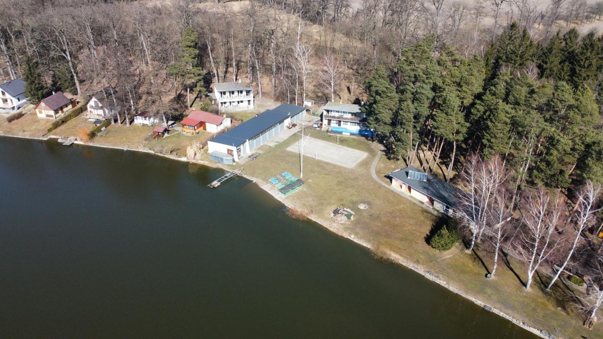 Yacht Club Bezdrev Hotel Hluboká nad Vltavou Eksteriør billede