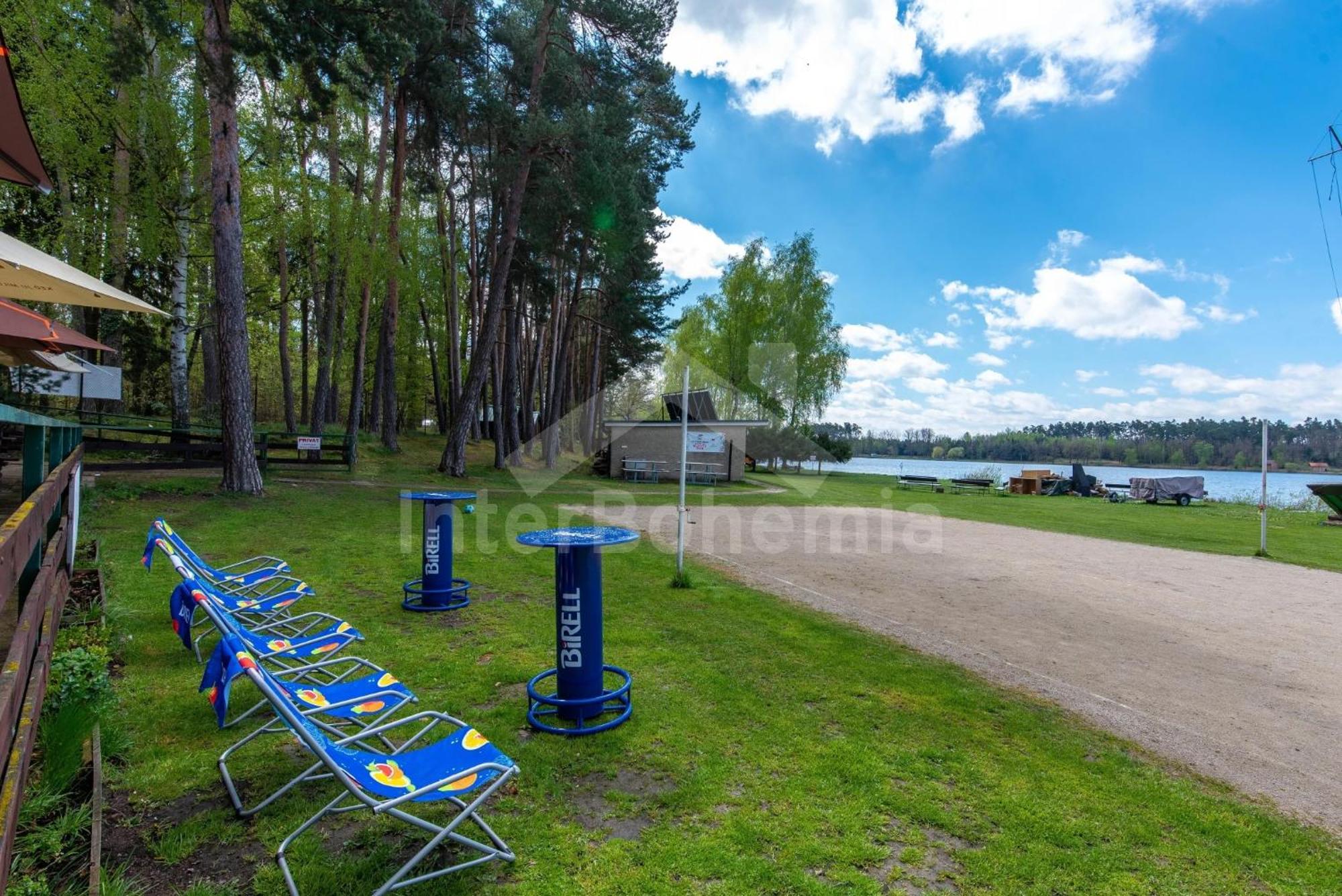 Yacht Club Bezdrev Hotel Hluboká nad Vltavou Eksteriør billede