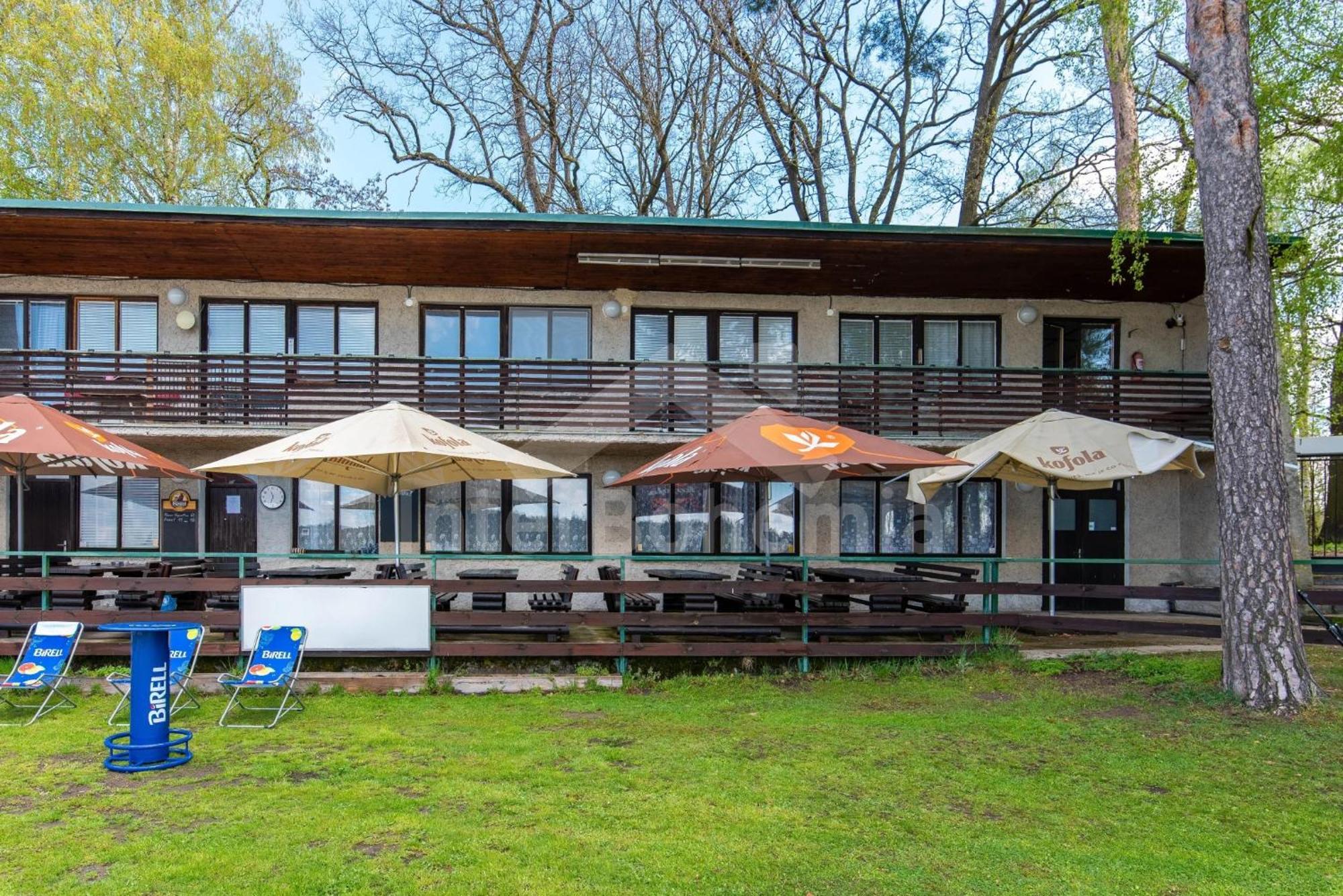 Yacht Club Bezdrev Hotel Hluboká nad Vltavou Eksteriør billede